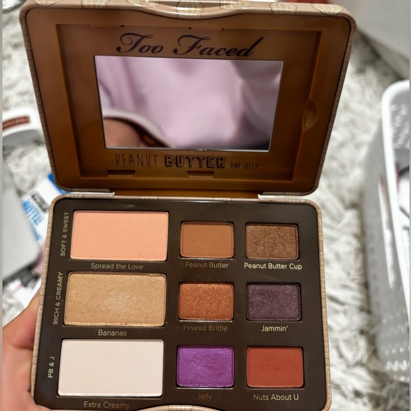 Too faced peanut butter and jelly palette - Picture 2 of 2